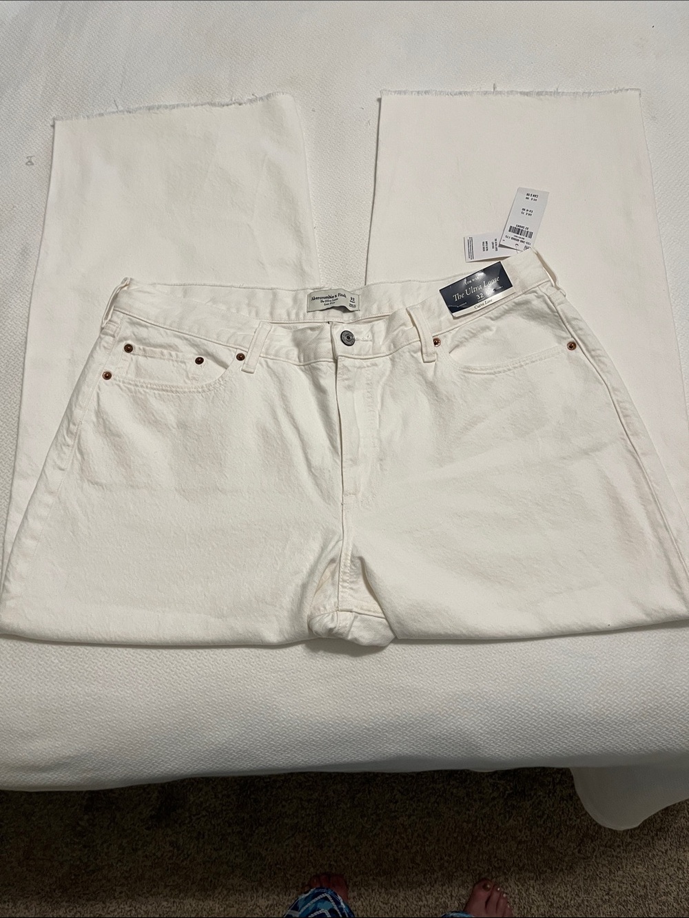 Abercrombie & Fitch Women’s Wide-Leg White Jeans32 S. THe Ultra Loose Curve Love